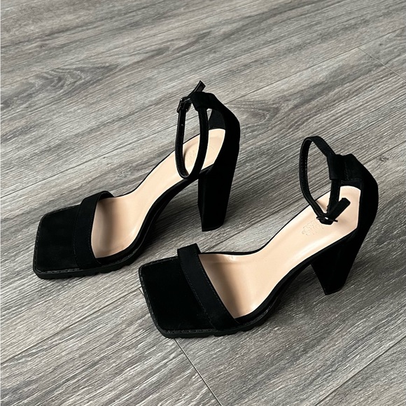 square toe non slip heels 🖤 - Picture 5 of 9